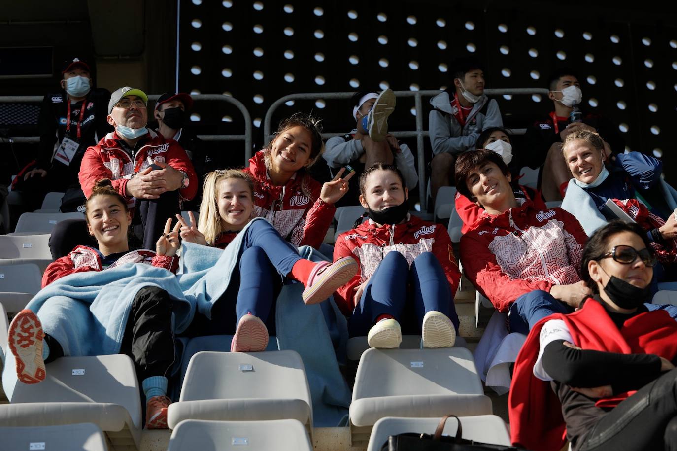 Público de todas partes del mundo en el estadio de la capital 