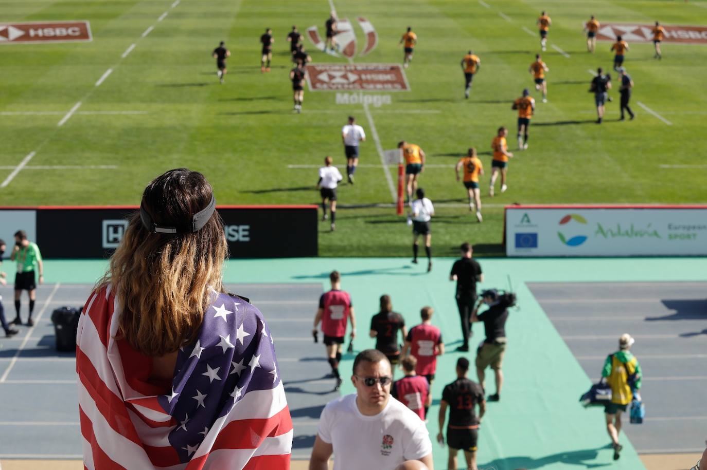 Público de todas partes del mundo en el estadio de la capital 