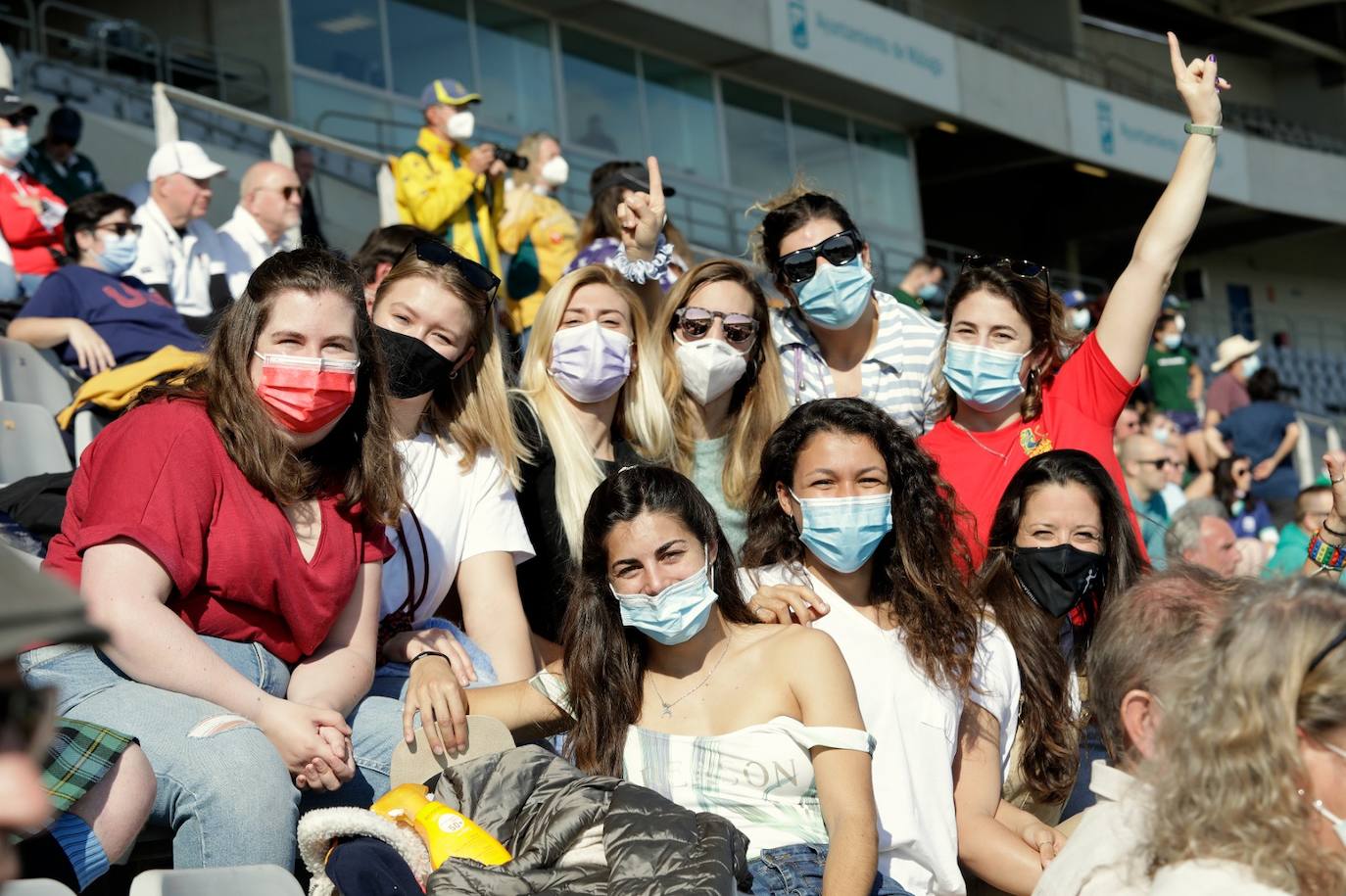 Público de todas partes del mundo en el estadio de la capital 