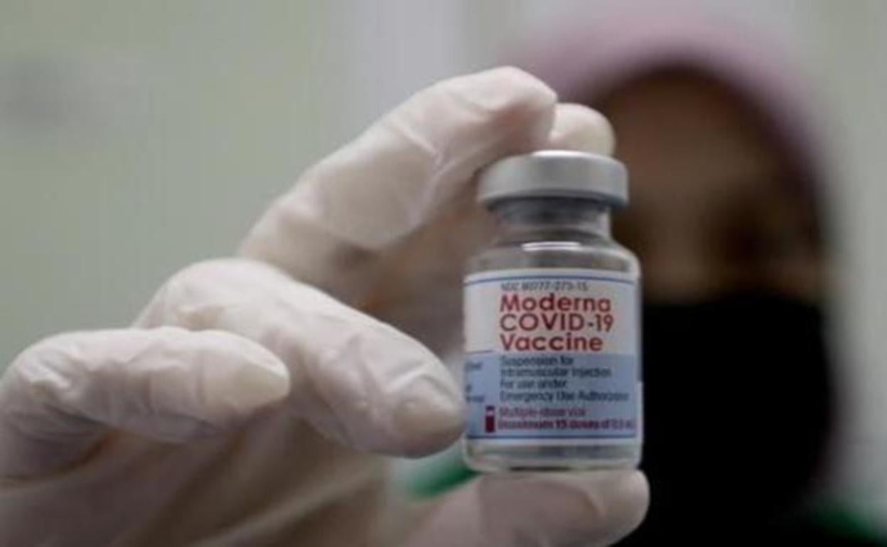Vacunas covid: Un estudio desvela que la protección de la vacuna de Moderna dura más que la de Pfizer