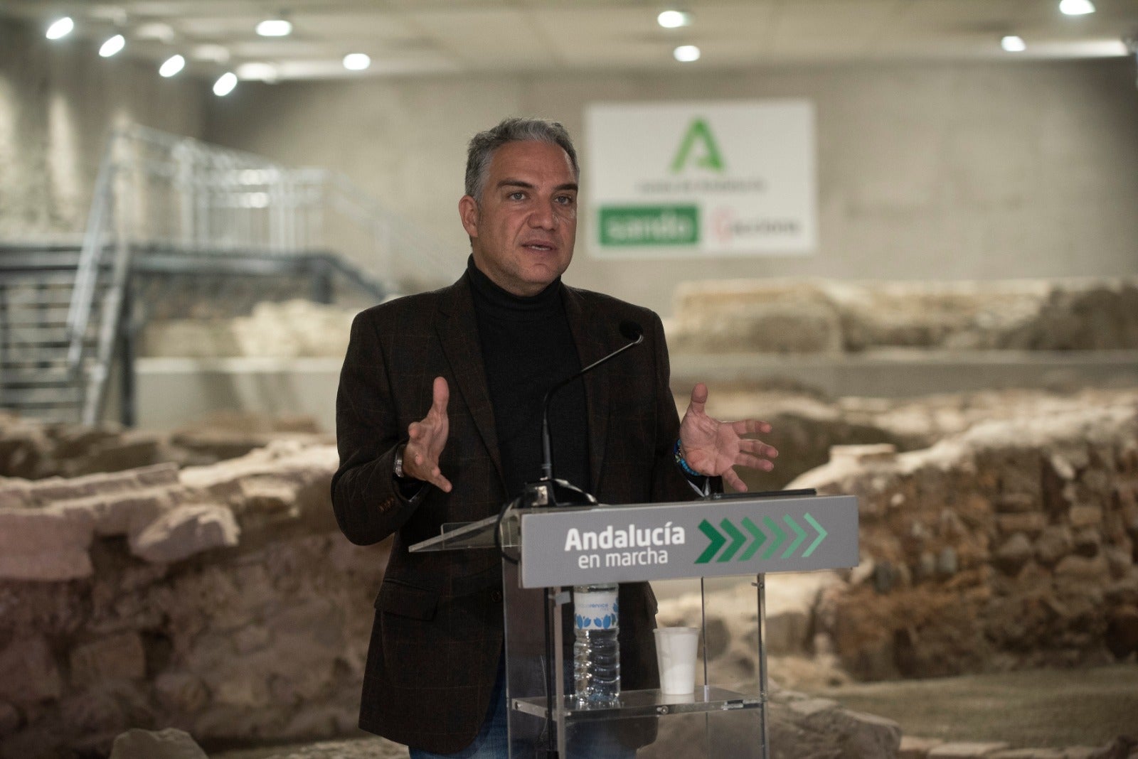 Ya lucen en su emplazamiento definitivo, en la parada de la infraestructura que se está ultimando en estos momentos en el entorno de la Avenida de Andalucía. Hasta ahí se han trasladado en un laborioso proceso que se inició el pasado mes de septiembre.