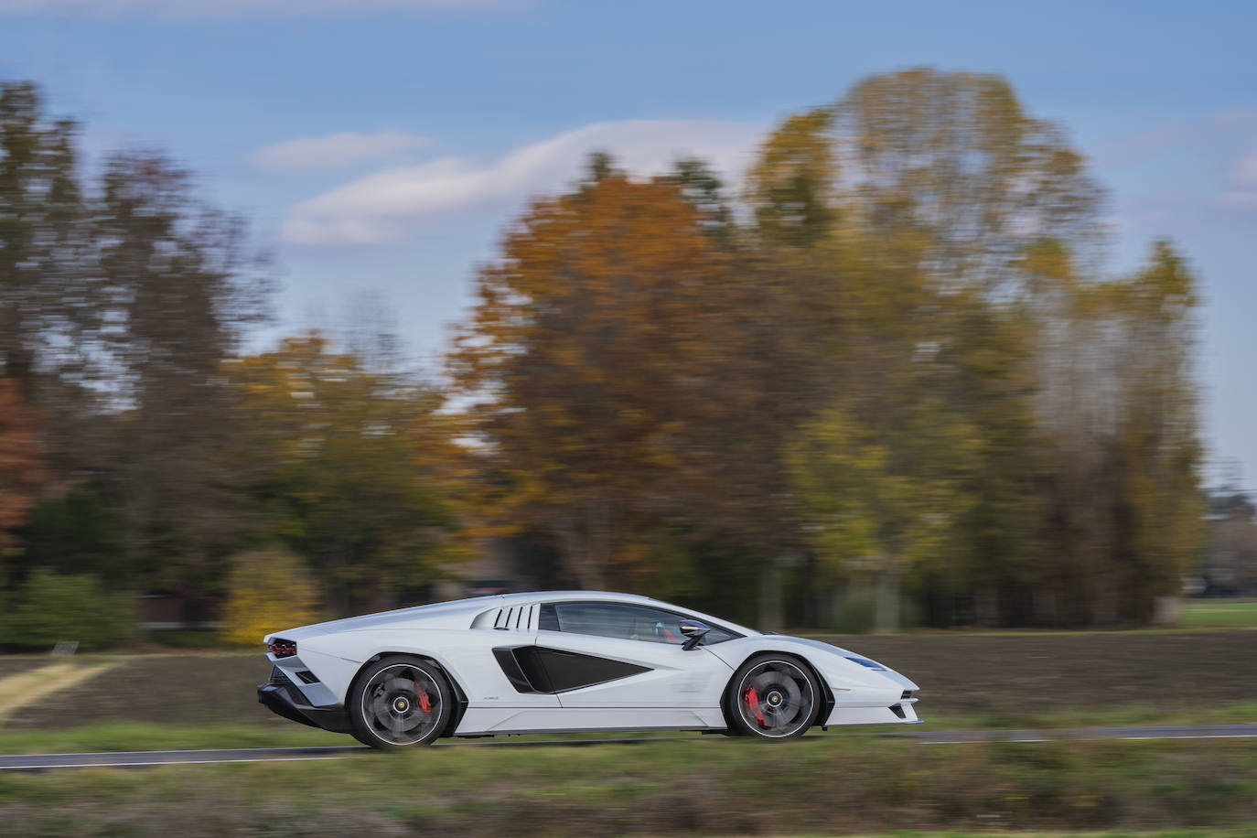 Fotos: El nuevo Lamborghini Countach LPI 800-4 sale a la carretera