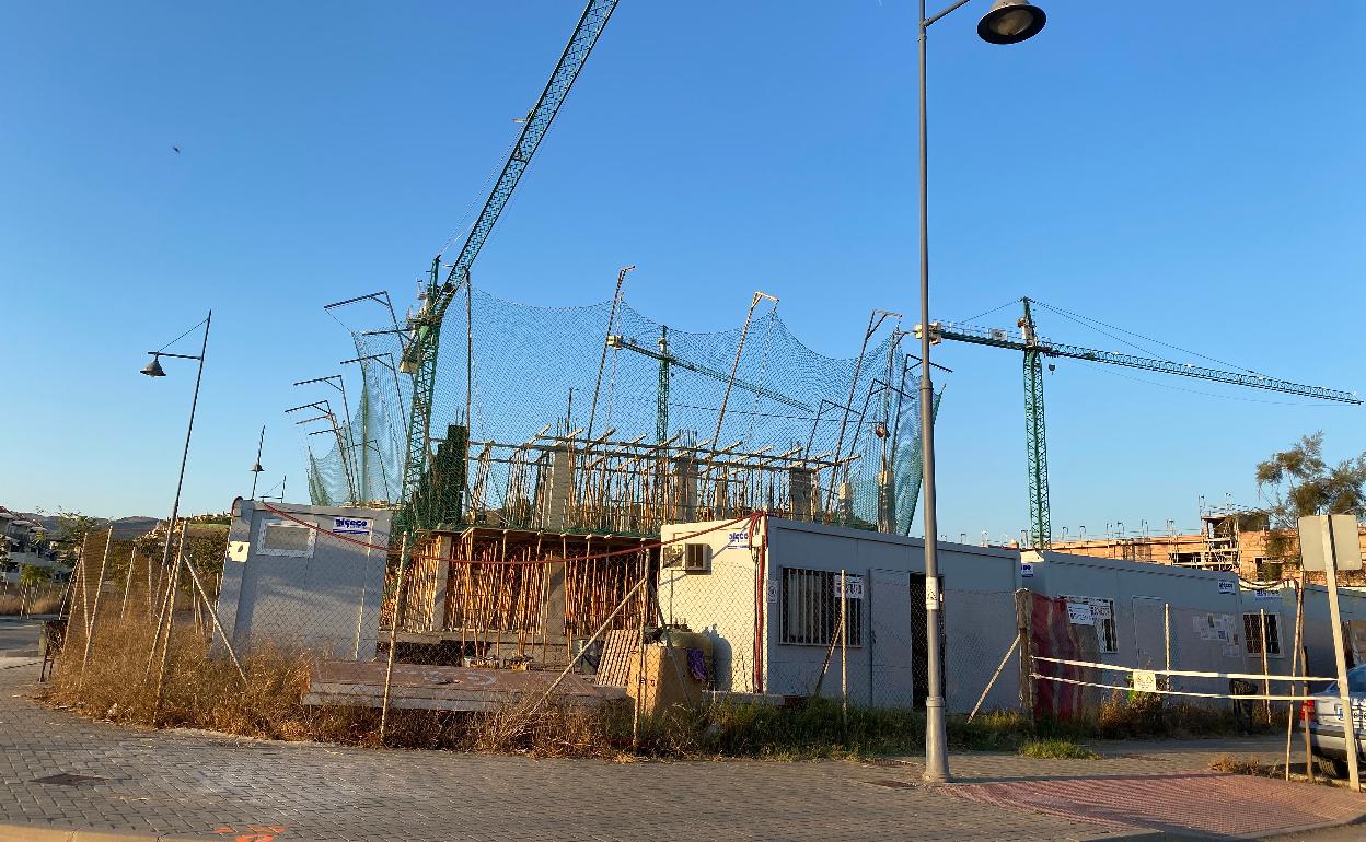 Viviendas en construcción en la zona de Valle-Niza, en el litoral occidental de Vélez-Málaga. 
