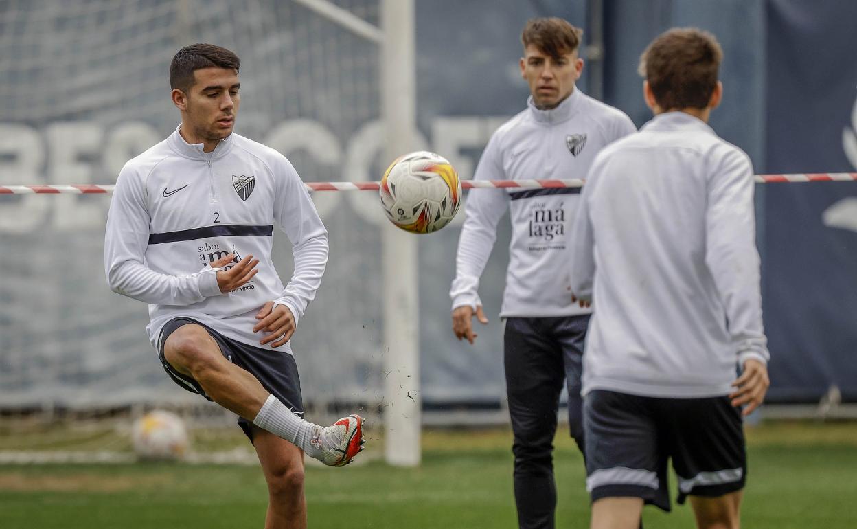 Víctor Gómez, este jueves en el entrenamiento del Málaga.