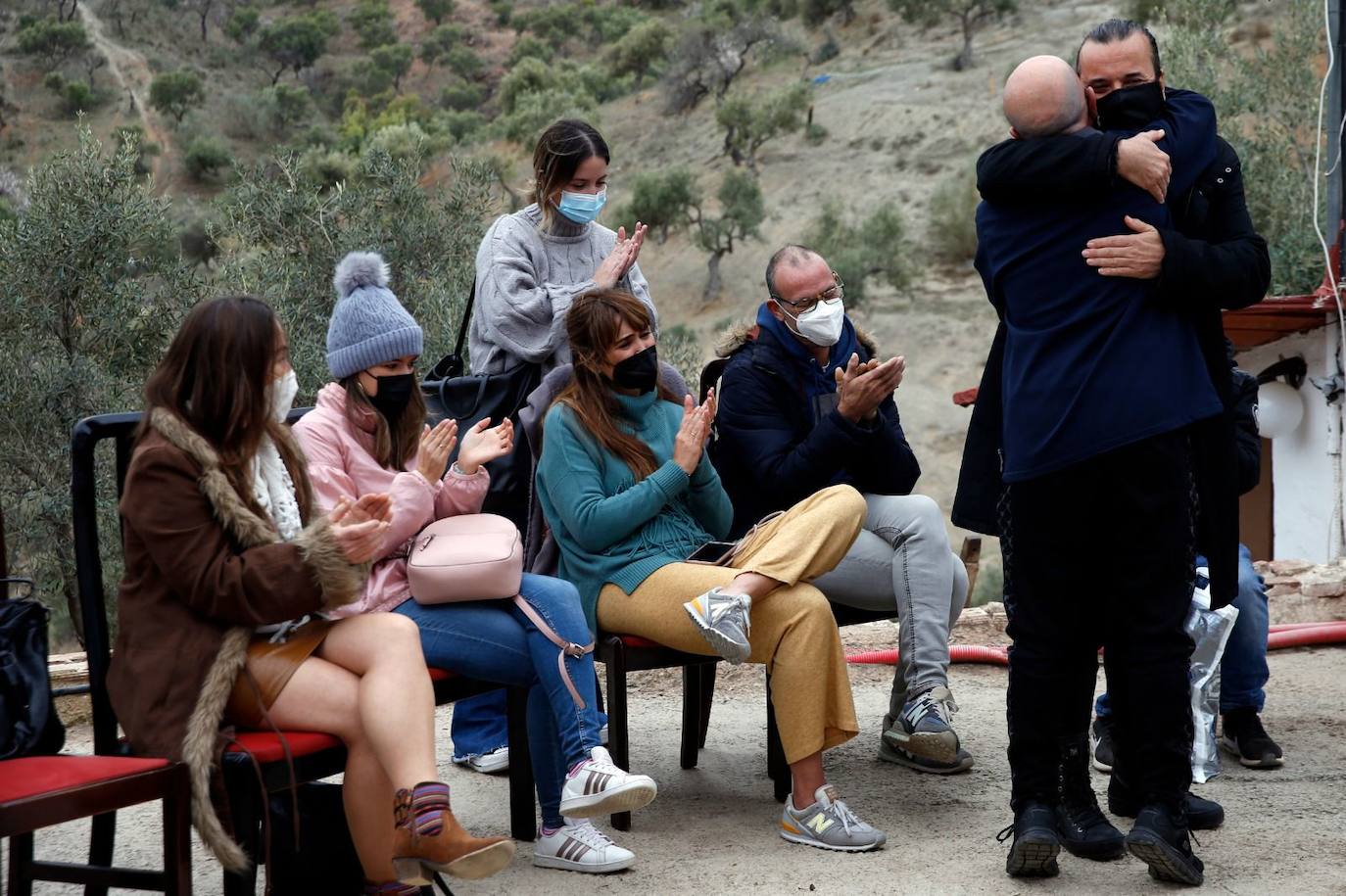 Ángel Rielo y Tú no mandas visitan la Casa de la Buena Vida. 