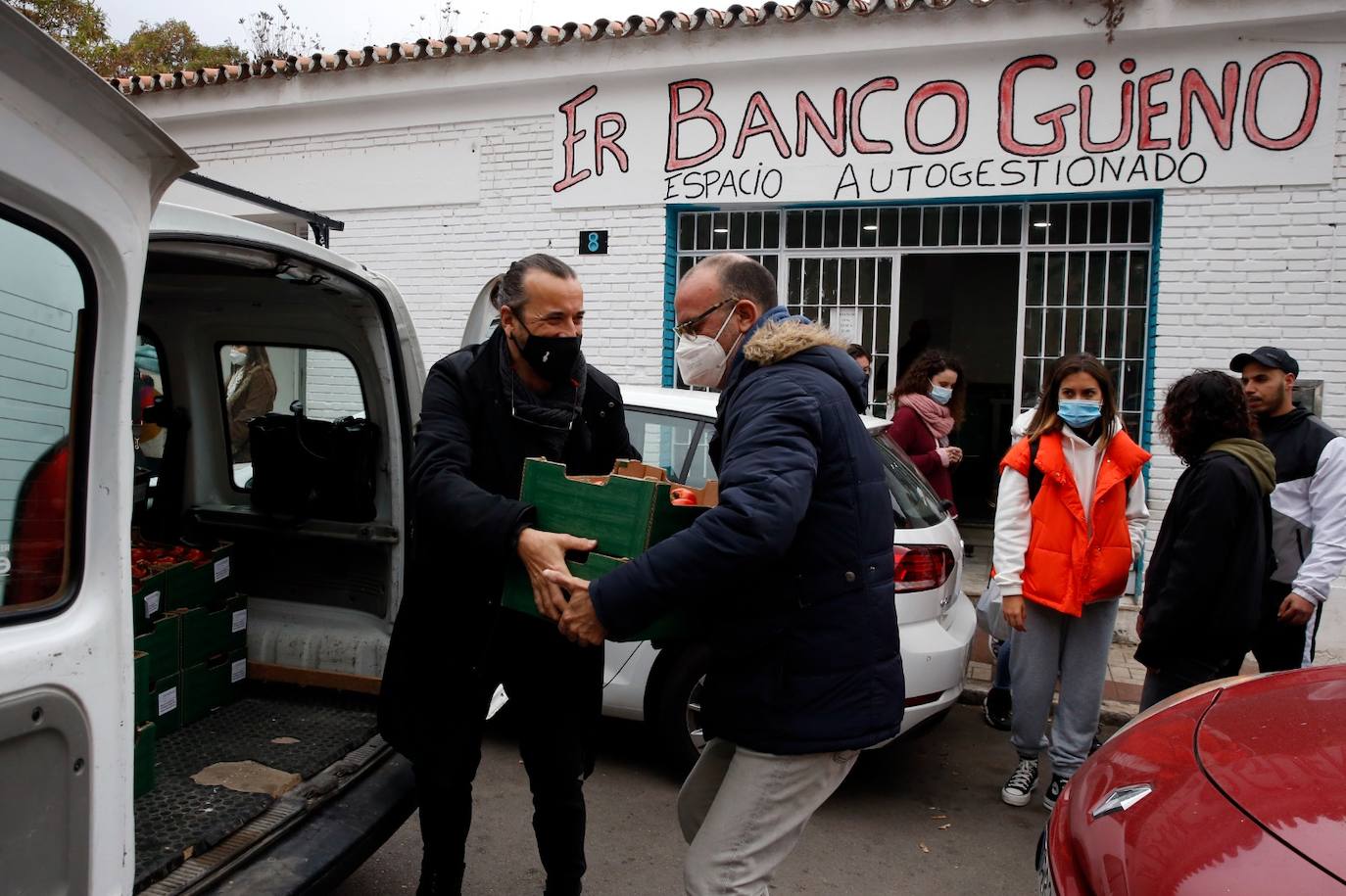 Ángel Rielo y Tú no mandas visitan la Casa de la Buena Vida. 