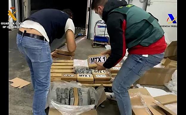 Incautadas dos toneladas de cocaína en un contenedor que declaraba transportar merluza congelada