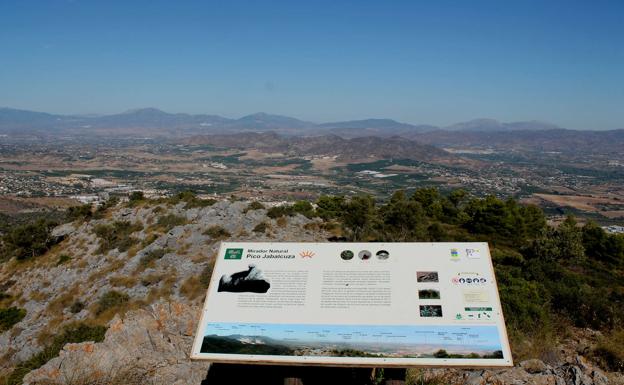 Cartel descriptivo desde la cumbre del Jabalcuza. 