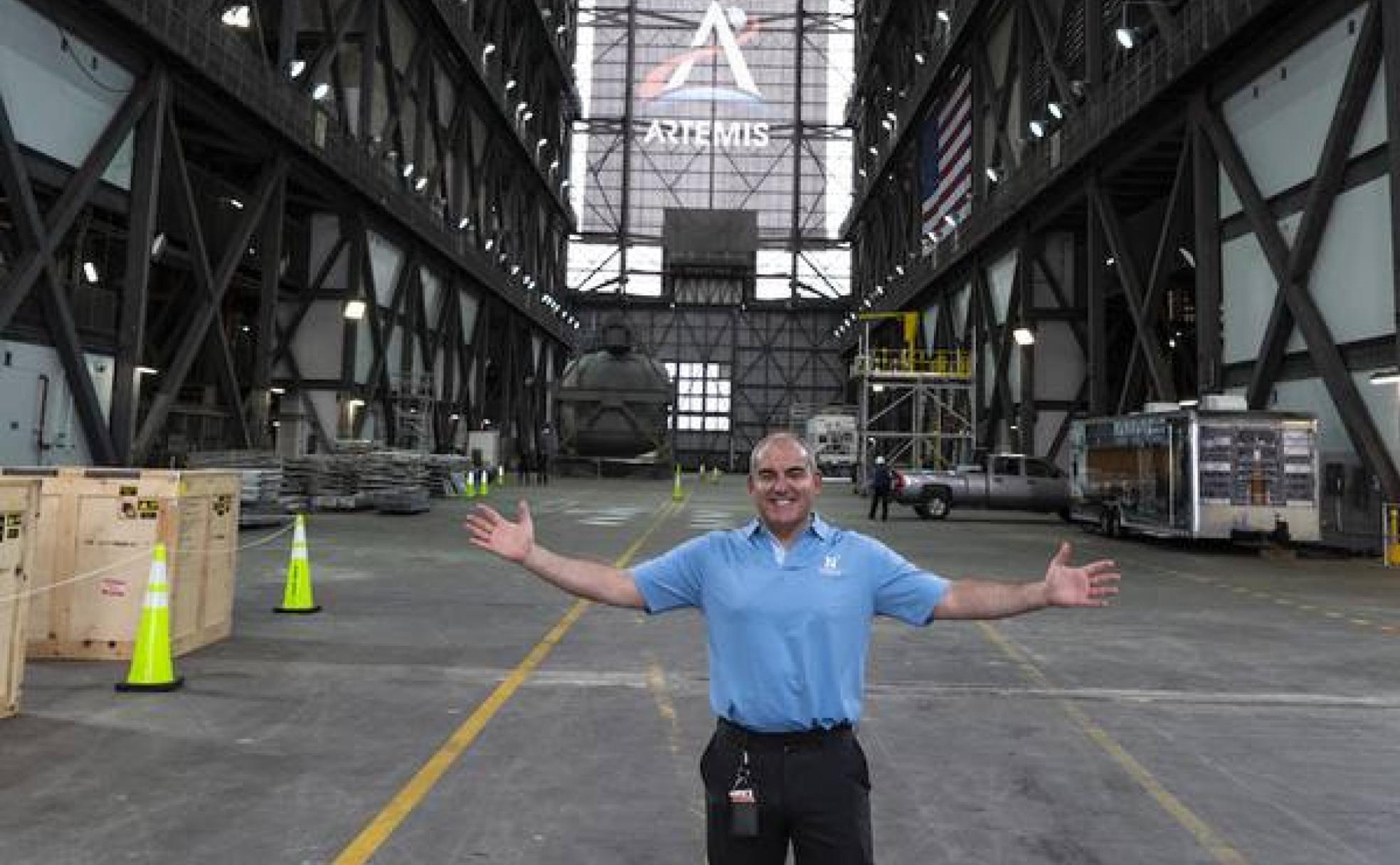 Carlos García-Galán, afronta con emoción estas últimas semanas antes del lanzamiento de la nave espacial Orion en el cohete SLS. 