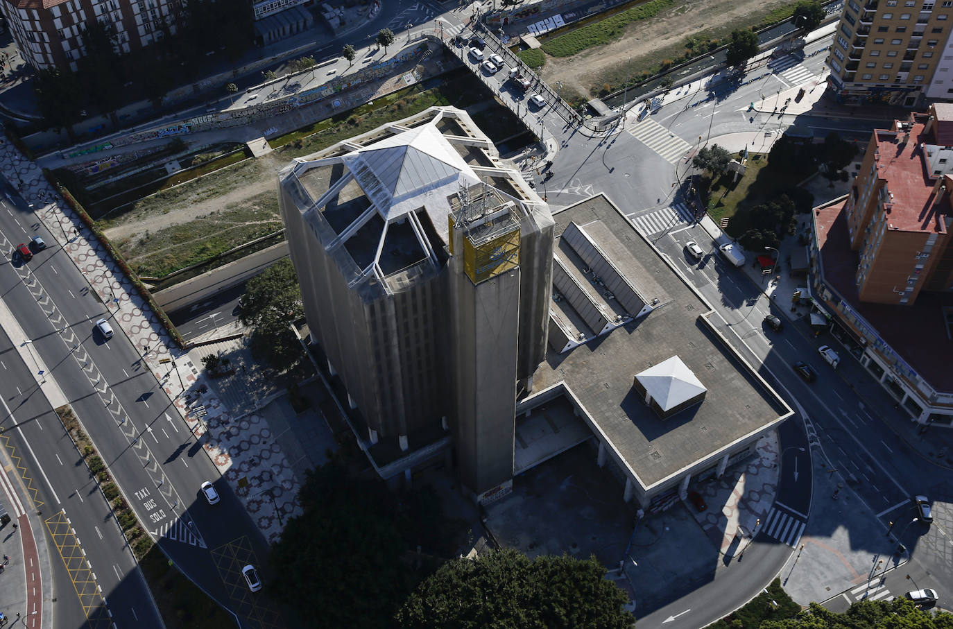 La Unidad de Medios Aéreos de la Policía Nacional creada en Málaga en el 86 cuenta con su helicóptero y un equipo de drones para perseguir la delincuencia