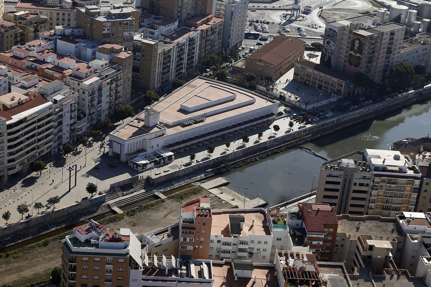 La Unidad de Medios Aéreos de la Policía Nacional creada en Málaga en el 86 cuenta con su helicóptero y un equipo de drones para perseguir la delincuencia