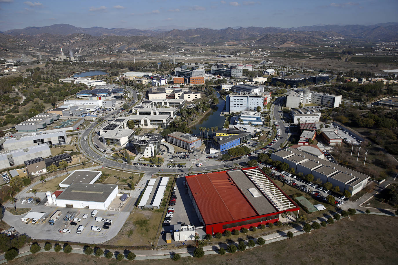 La Unidad de Medios Aéreos de la Policía Nacional creada en Málaga en el 86 cuenta con su helicóptero y un equipo de drones para perseguir la delincuencia