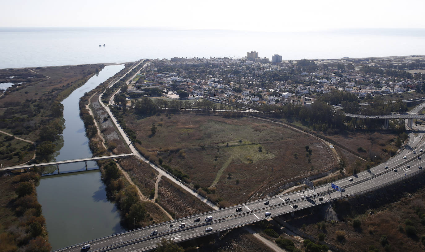 La Unidad de Medios Aéreos de la Policía Nacional creada en Málaga en el 86 cuenta con su helicóptero y un equipo de drones para perseguir la delincuencia