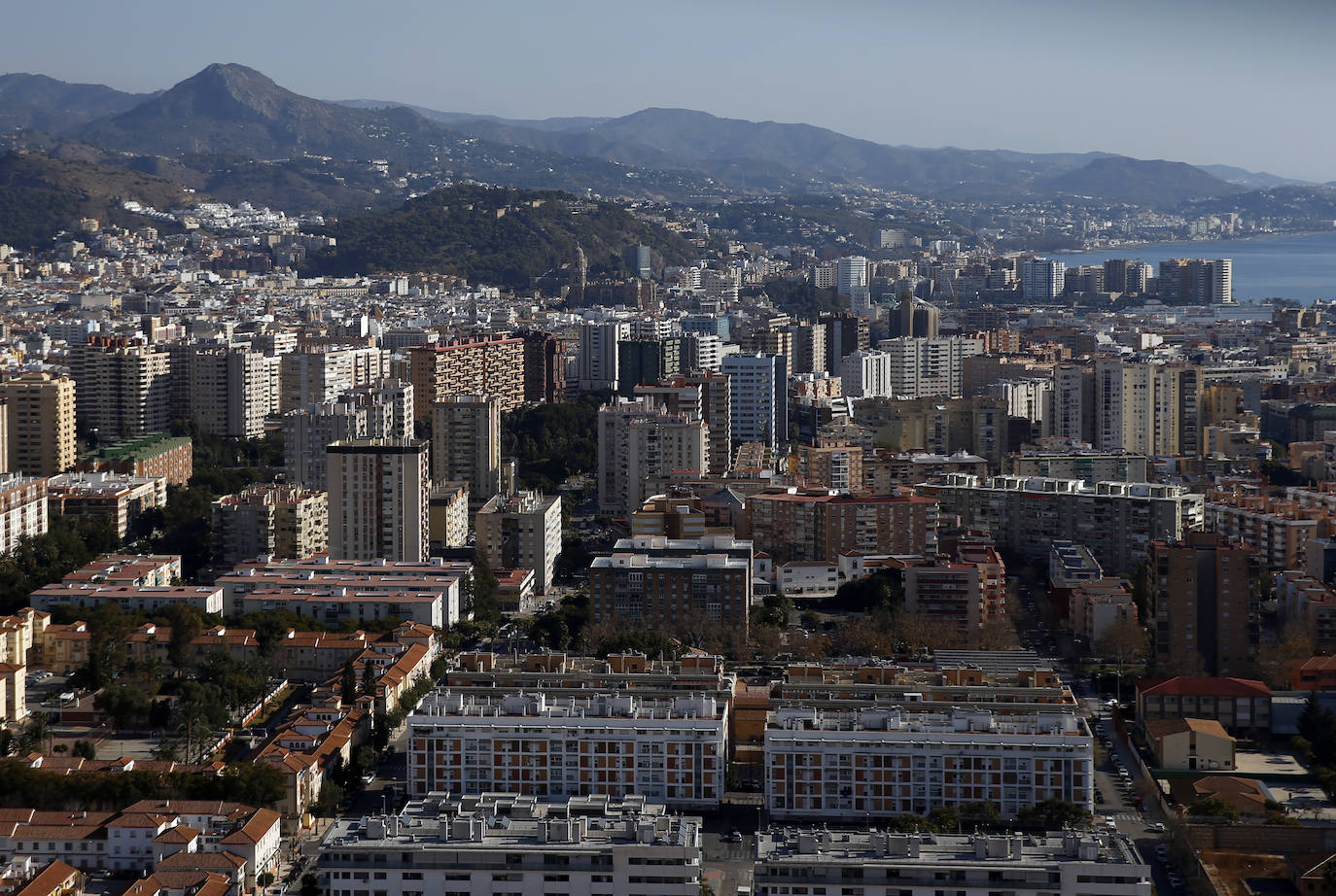La Unidad de Medios Aéreos de la Policía Nacional creada en Málaga en el 86 cuenta con su helicóptero y un equipo de drones para perseguir la delincuencia