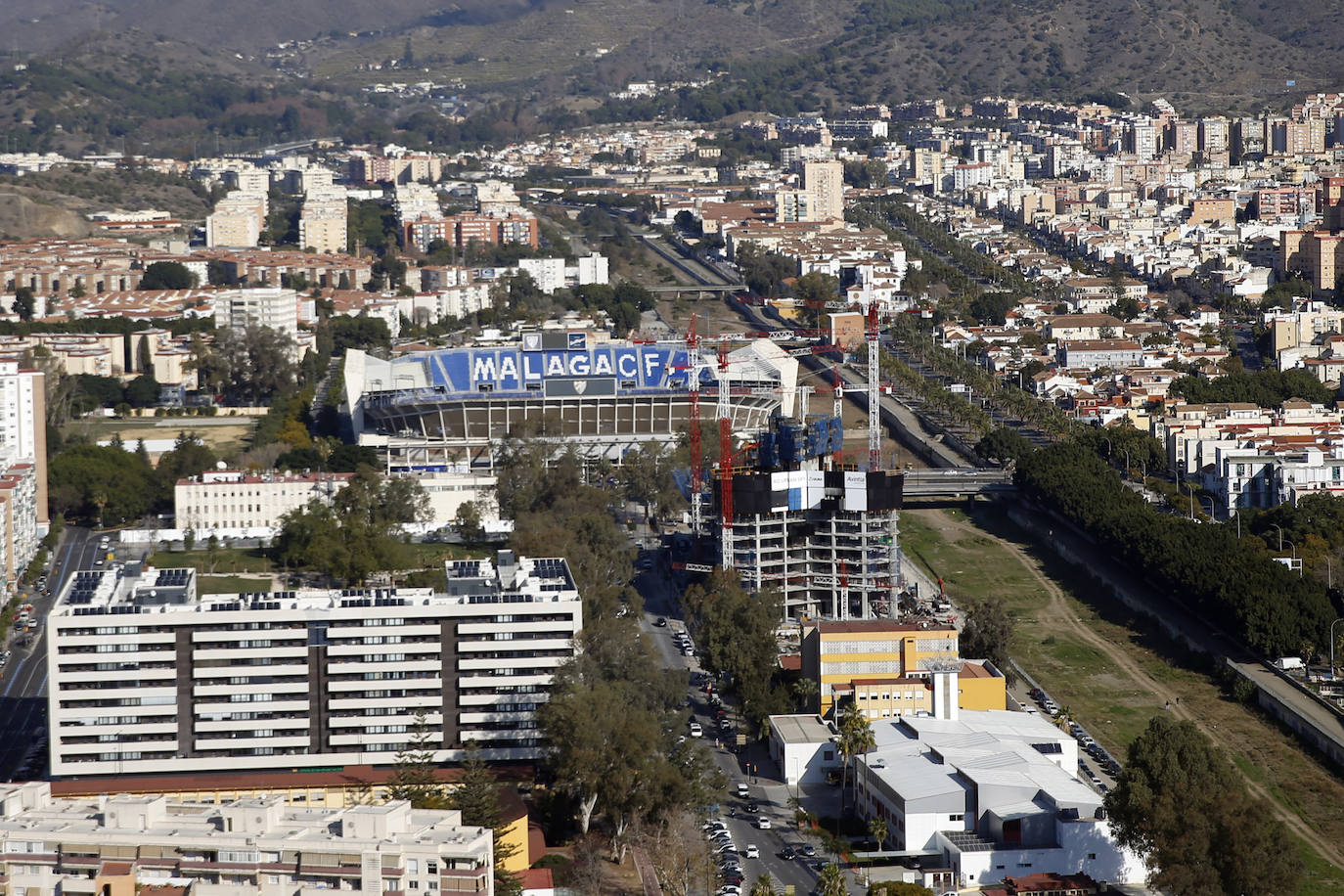 La Unidad de Medios Aéreos de la Policía Nacional creada en Málaga en el 86 cuenta con su helicóptero y un equipo de drones para perseguir la delincuencia