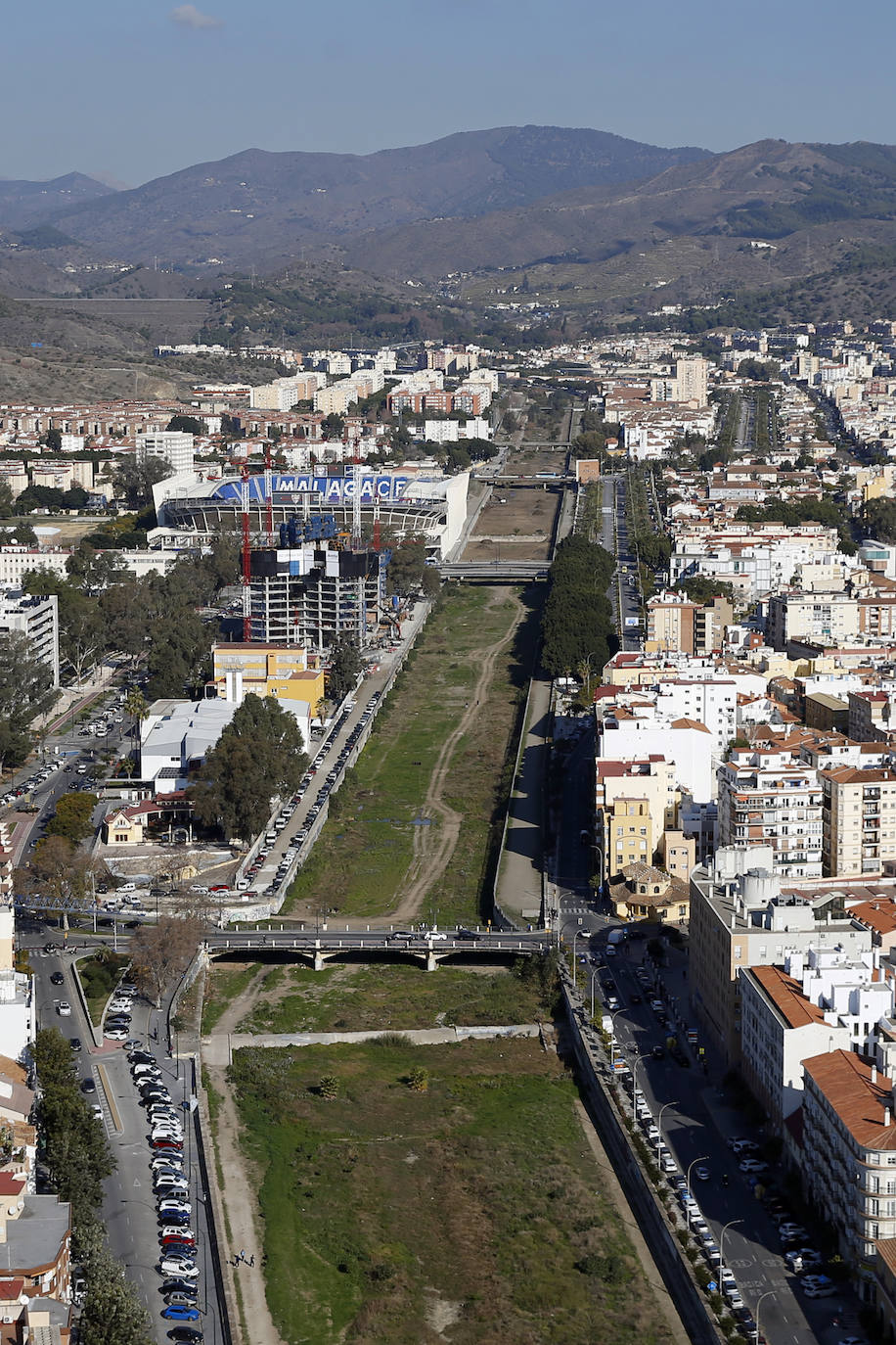 La Unidad de Medios Aéreos de la Policía Nacional creada en Málaga en el 86 cuenta con su helicóptero y un equipo de drones para perseguir la delincuencia