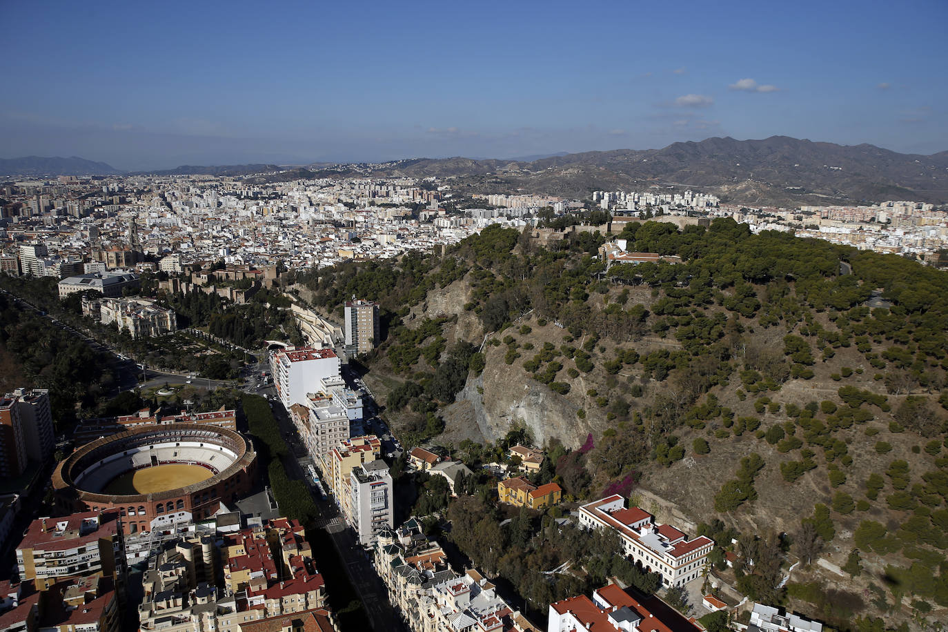 La Unidad de Medios Aéreos de la Policía Nacional creada en Málaga en el 86 cuenta con su helicóptero y un equipo de drones para perseguir la delincuencia