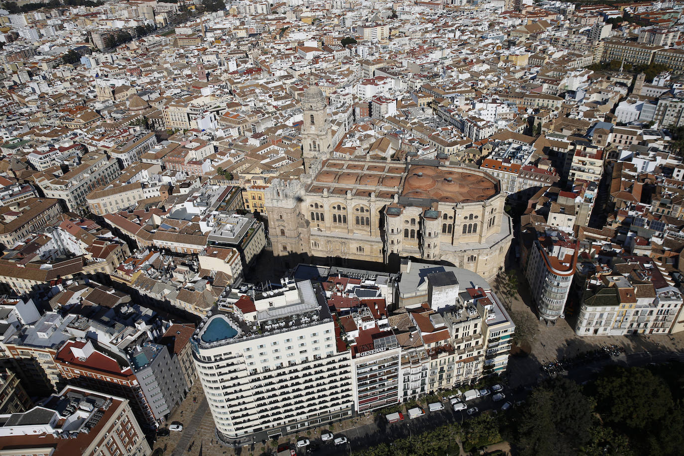 La Unidad de Medios Aéreos de la Policía Nacional creada en Málaga en el 86 cuenta con su helicóptero y un equipo de drones para perseguir la delincuencia