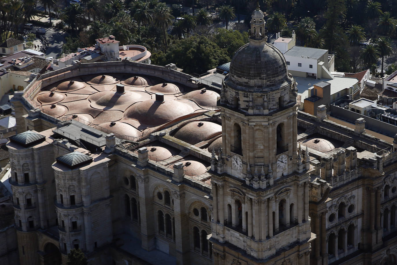 La Unidad de Medios Aéreos de la Policía Nacional creada en Málaga en el 86 cuenta con su helicóptero y un equipo de drones para perseguir la delincuencia