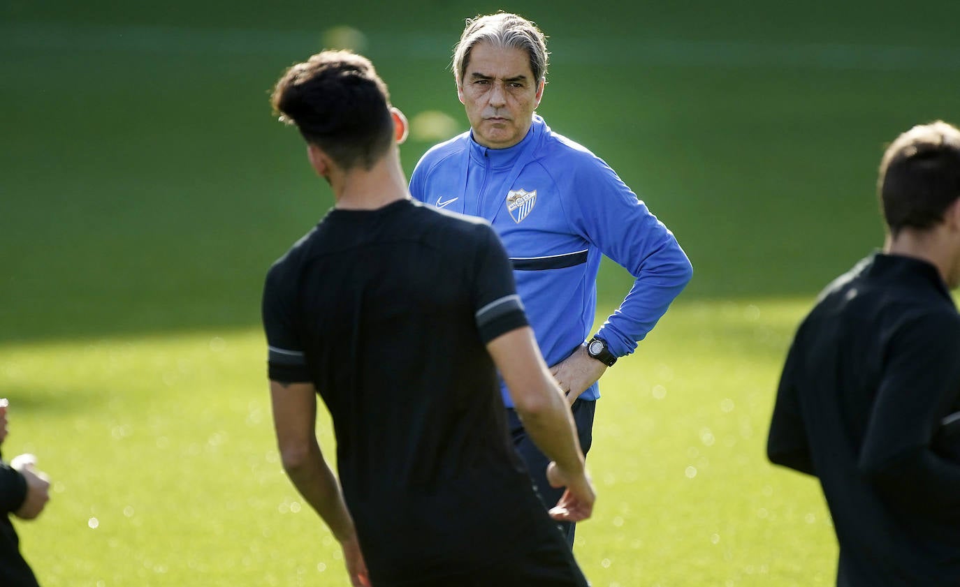 El técnico vitoriano dirigió su primera sesión de entrenamiento y fue presentado ante los medios de comunicación.