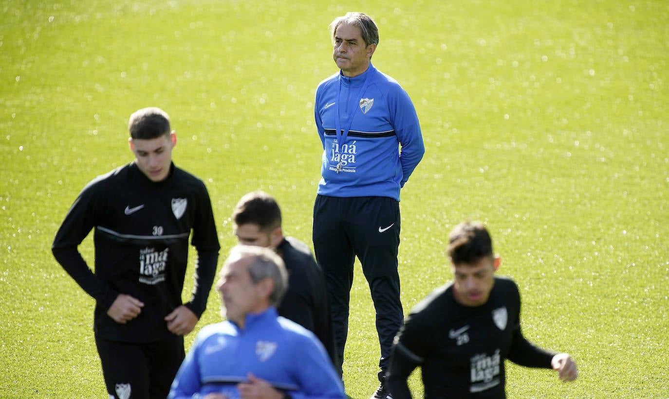 El técnico vitoriano dirigió su primera sesión de entrenamiento y fue presentado ante los medios de comunicación.