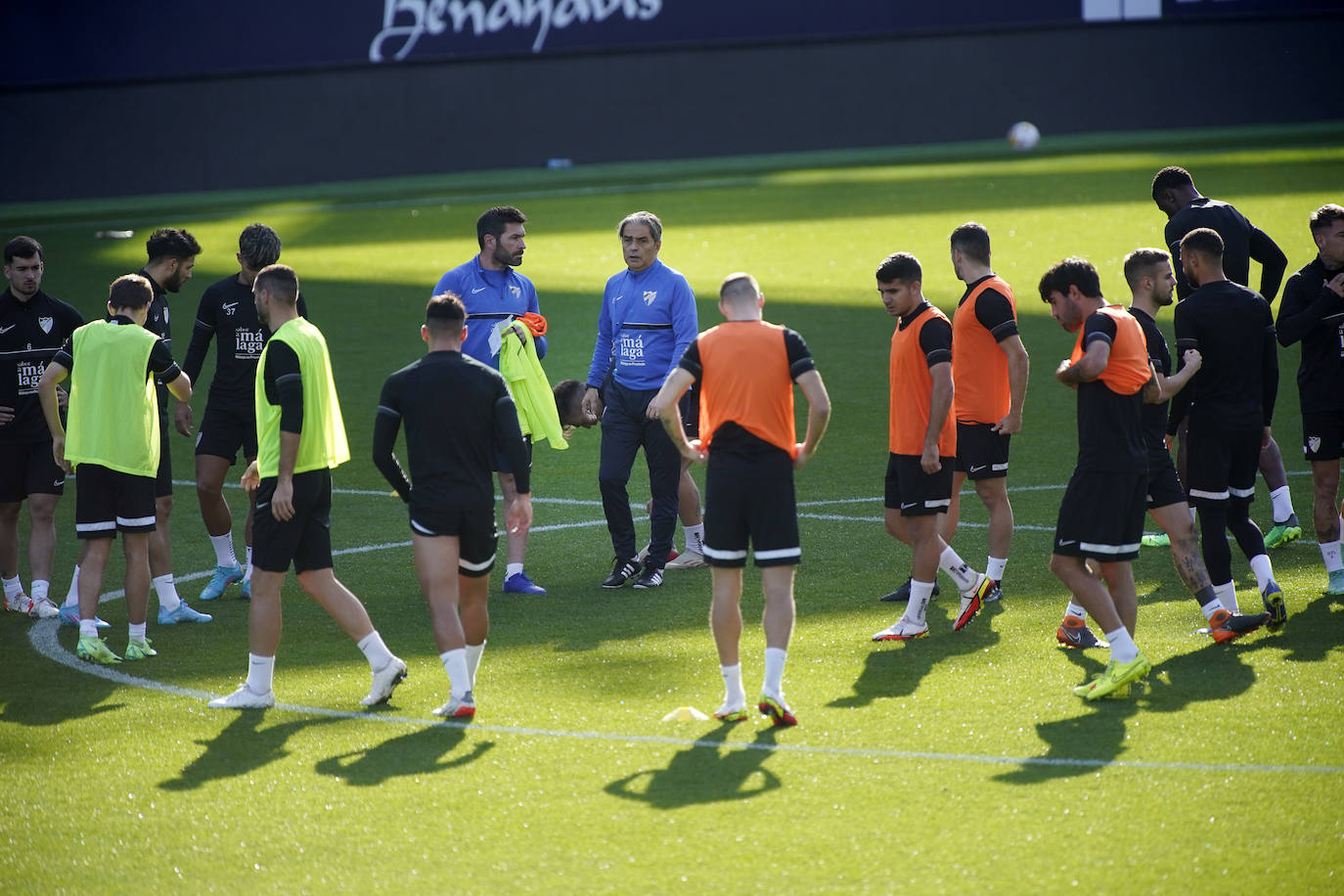 El técnico vitoriano dirigió su primera sesión de entrenamiento y fue presentado ante los medios de comunicación.