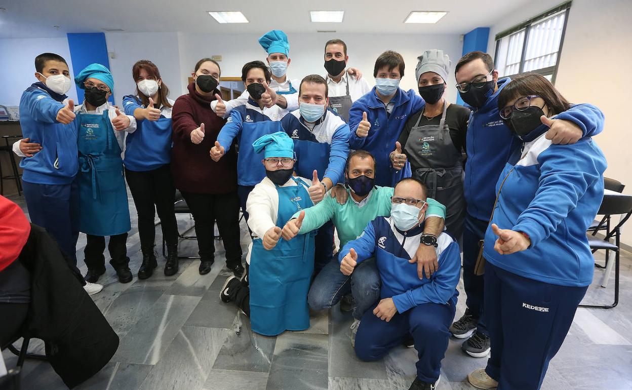 El grupo de monitores y jóvenes en el proyecto de 'Súper-currantes', de la Asociación Nena Paine.