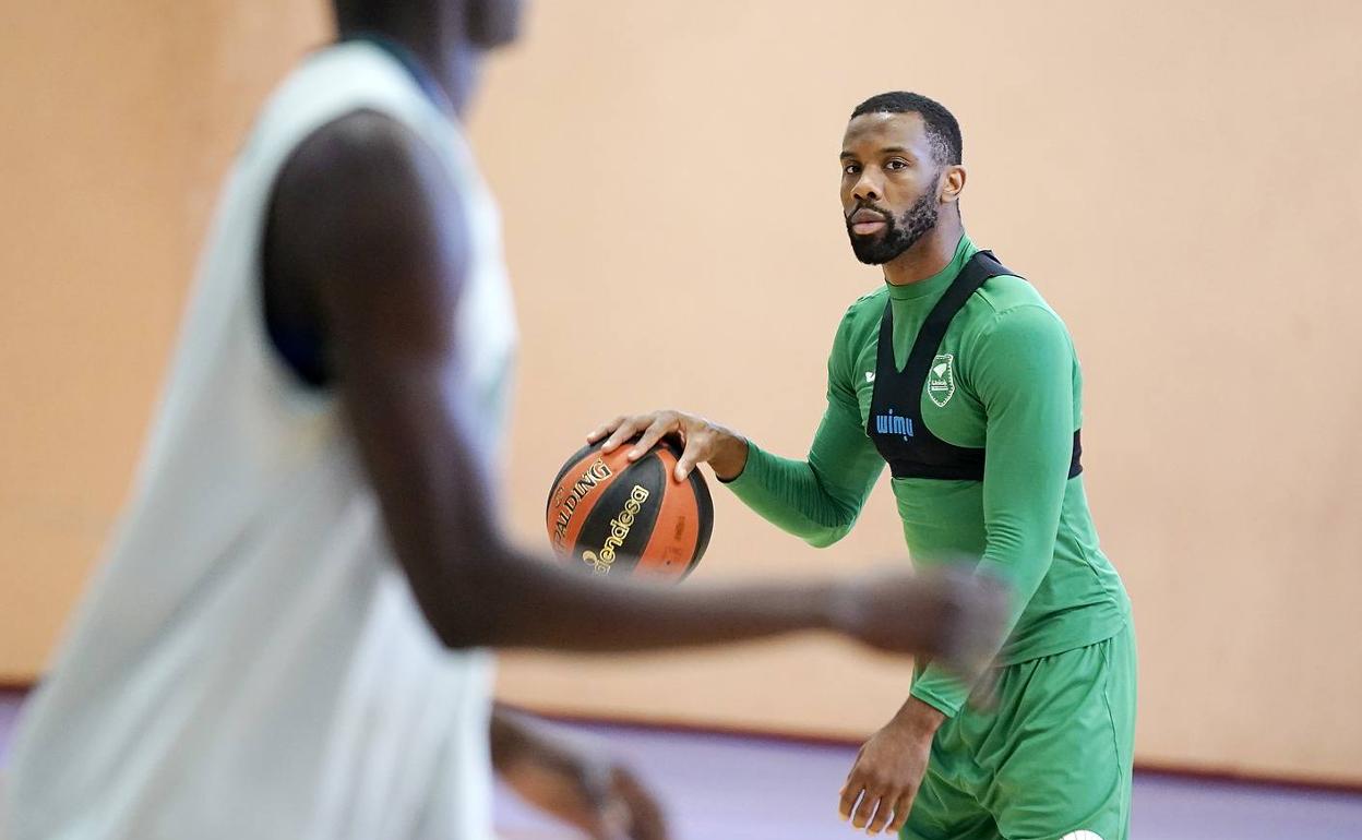 Norris Cole, durante un entrenamiento en la pista auxiliar del Carpena.