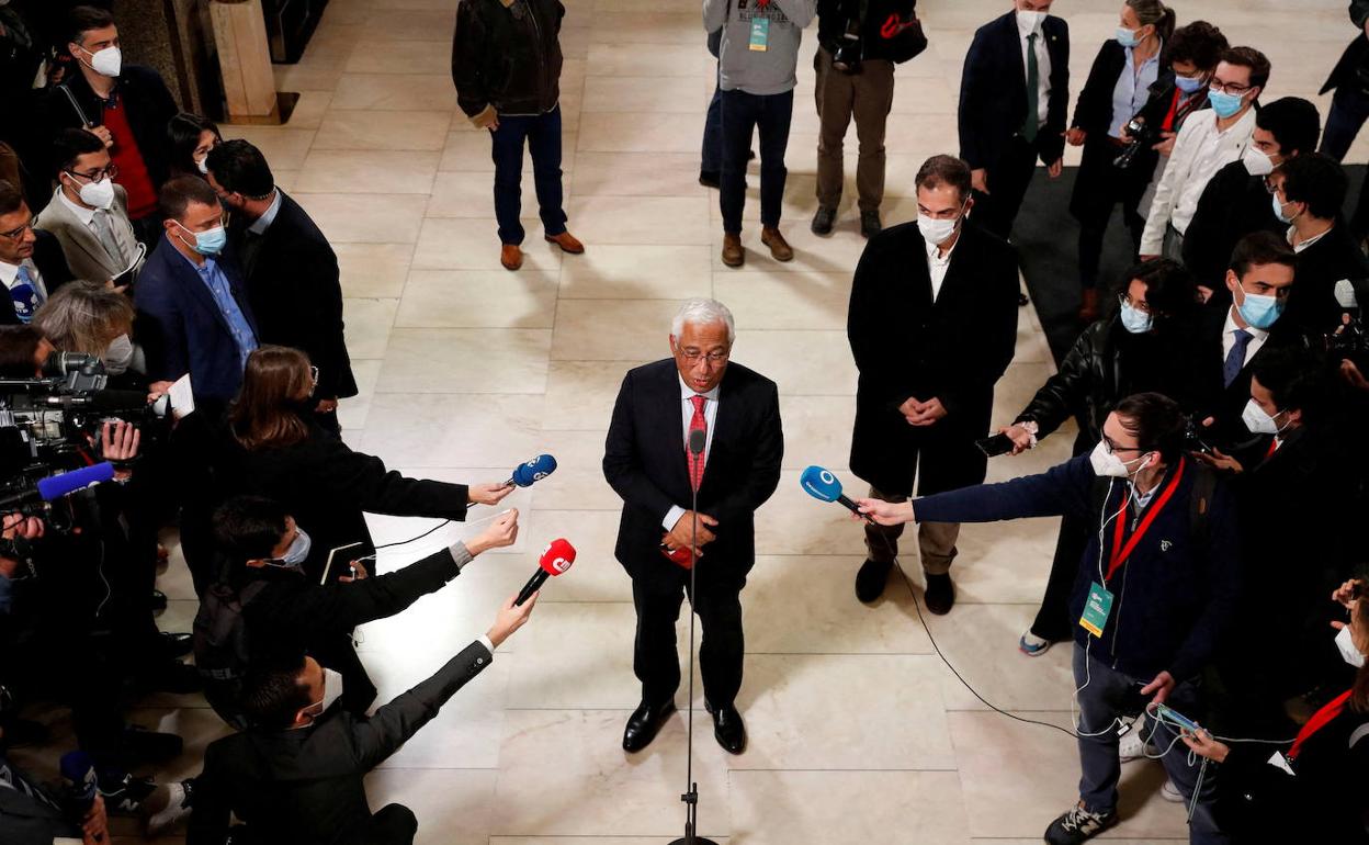 El primer ministro de Portugal, Antònio Costa atiende a los medios de comunicación tras su victoria en las elecciones. 