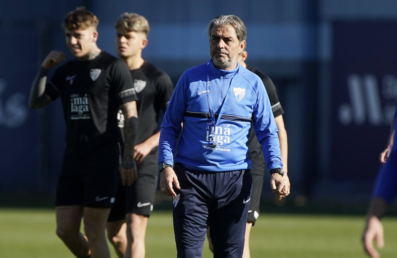 El flamante entrenador del equipo, Natxo González, busca soluciones para corregir la preocupante situación de juego y resultados con un extra de entrenamiento y convivencia de la plantilla en La Rosaleda. El siguiente partido es contra el Zaragoza este sábado 5 de febrero a las 18.15 horas en La Romareda.