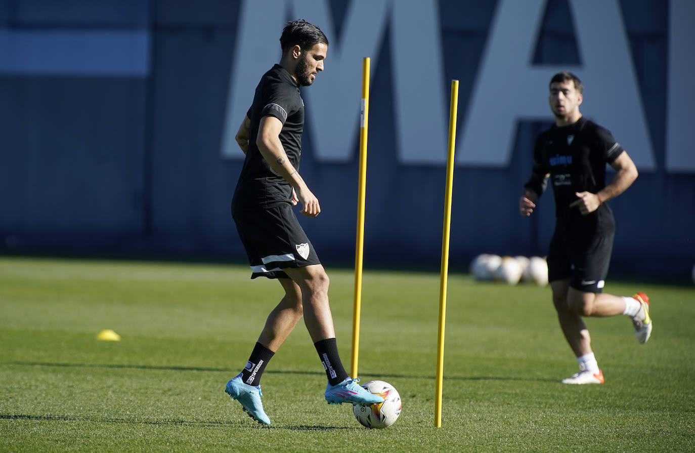 El flamante entrenador del equipo, Natxo González, busca soluciones para corregir la preocupante situación de juego y resultados con un extra de entrenamiento y convivencia de la plantilla en La Rosaleda. El siguiente partido es contra el Zaragoza este sábado 5 de febrero a las 18.15 horas en La Romareda.