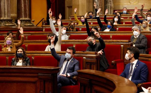 El Parlament vota mantener el escaño a Juvillà pero no lo trata como diputado.