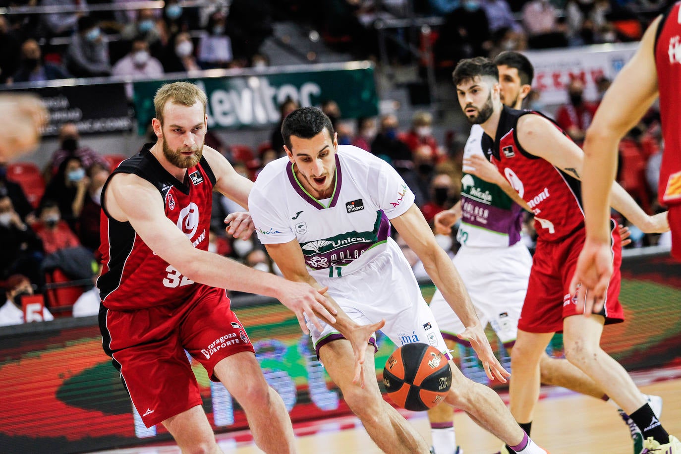 El Unicaja, impotente, fue por detrás en el marcador todo el partido 