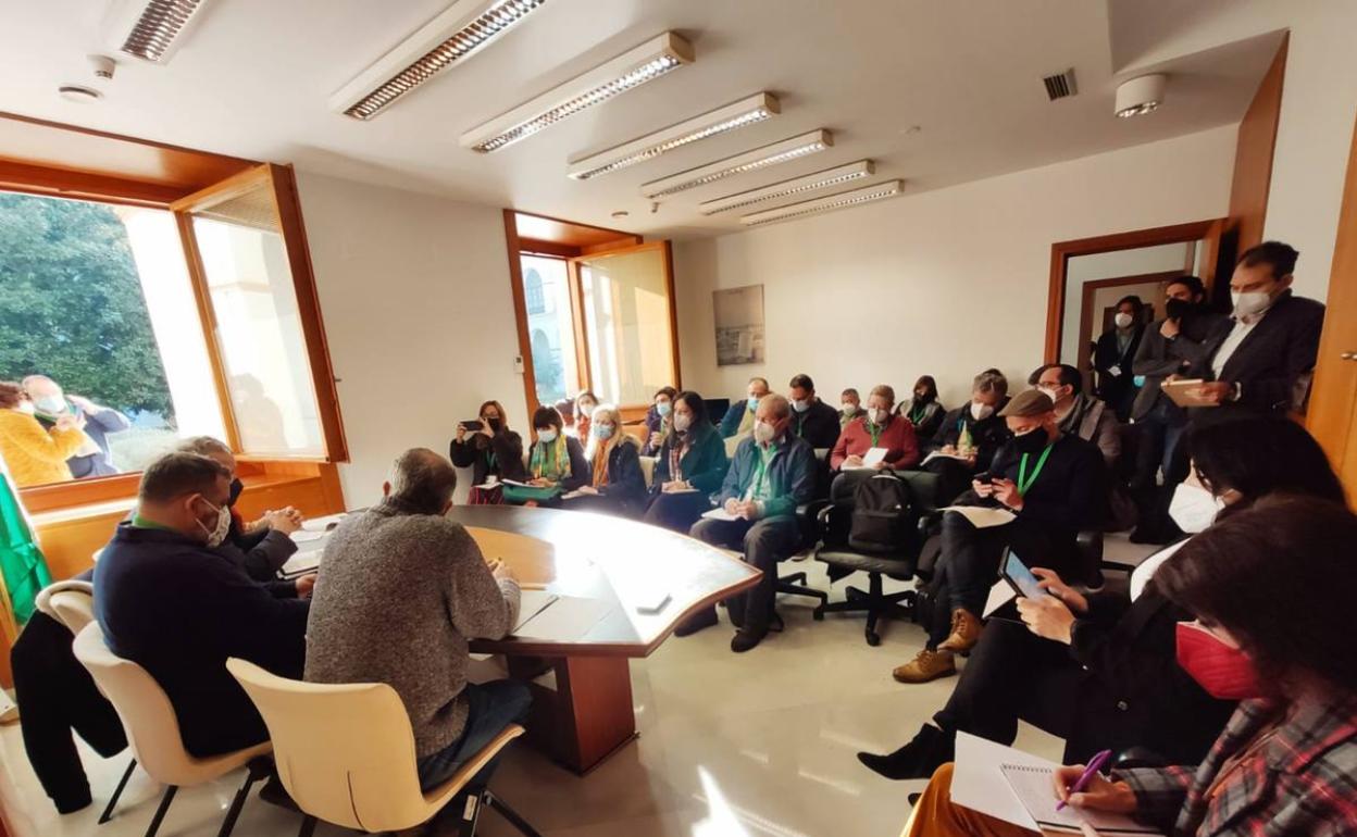 Reunión celebrada este lunes en las oficinas de UPA en el Parlamento. 