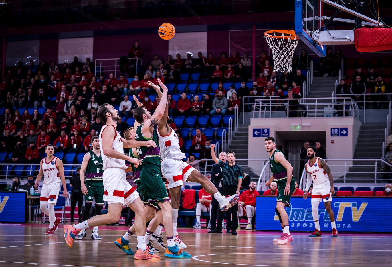 Derrota del Unicaja en su visita al Prometey, en la Champions League. 