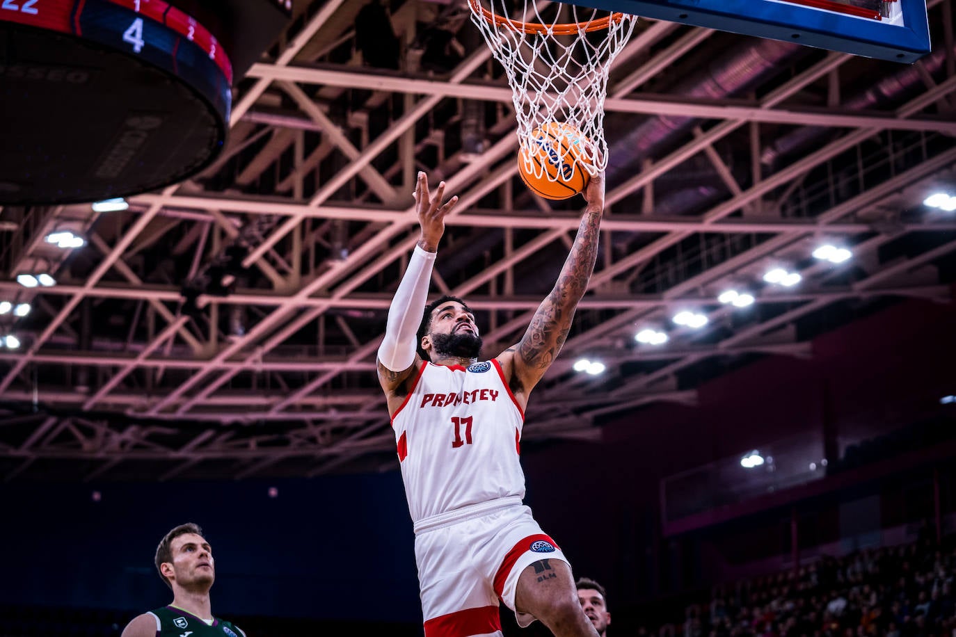 Derrota del Unicaja en su visita al Prometey, en la Champions League. 