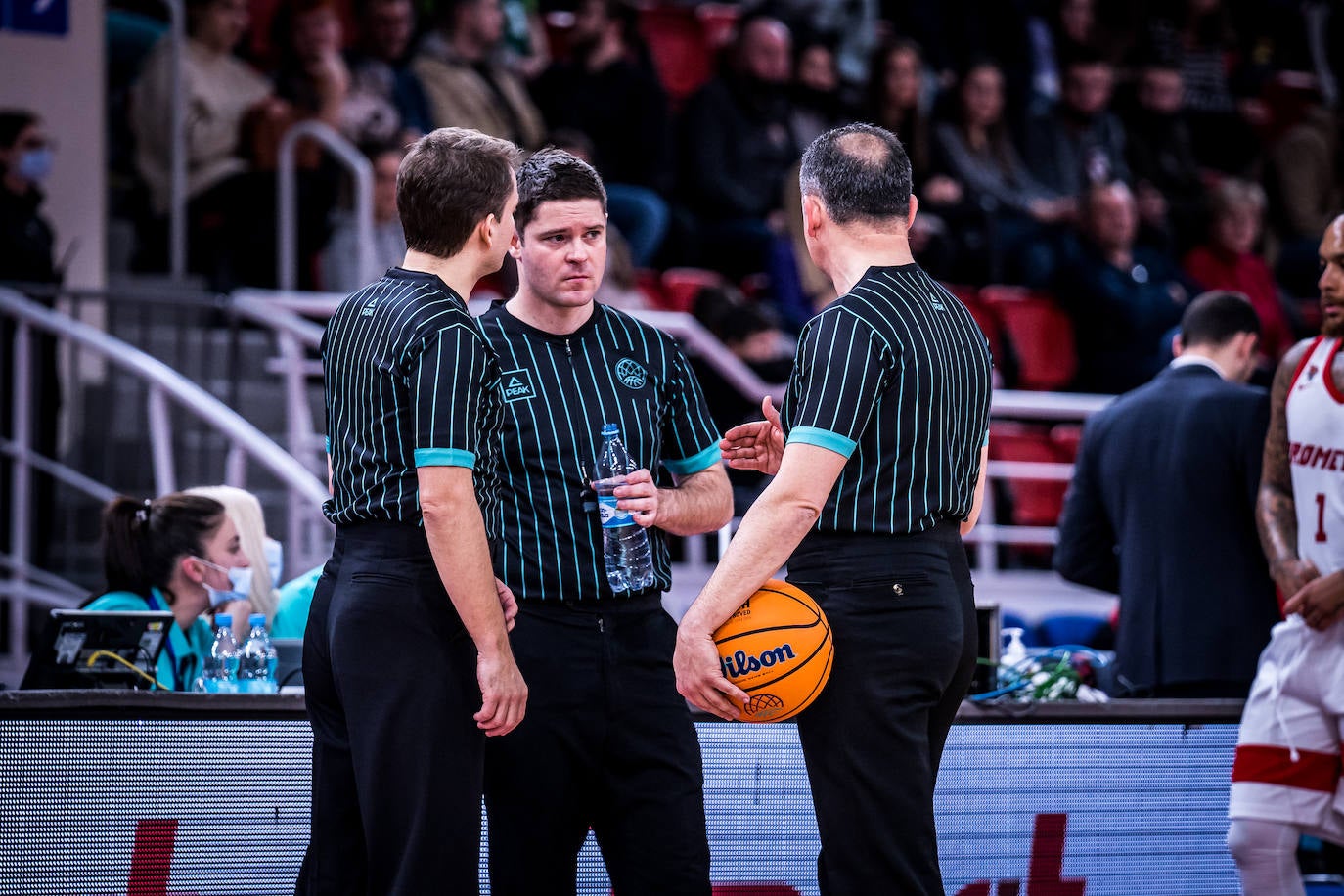 Derrota del Unicaja en su visita al Prometey, en la Champions League. 