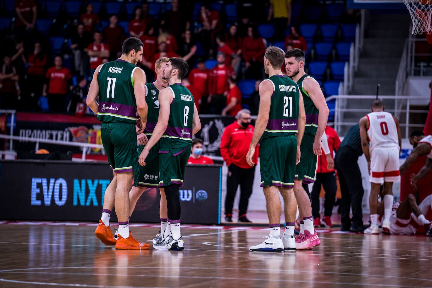 Derrota del Unicaja en su visita al Prometey, en la Champions League. 