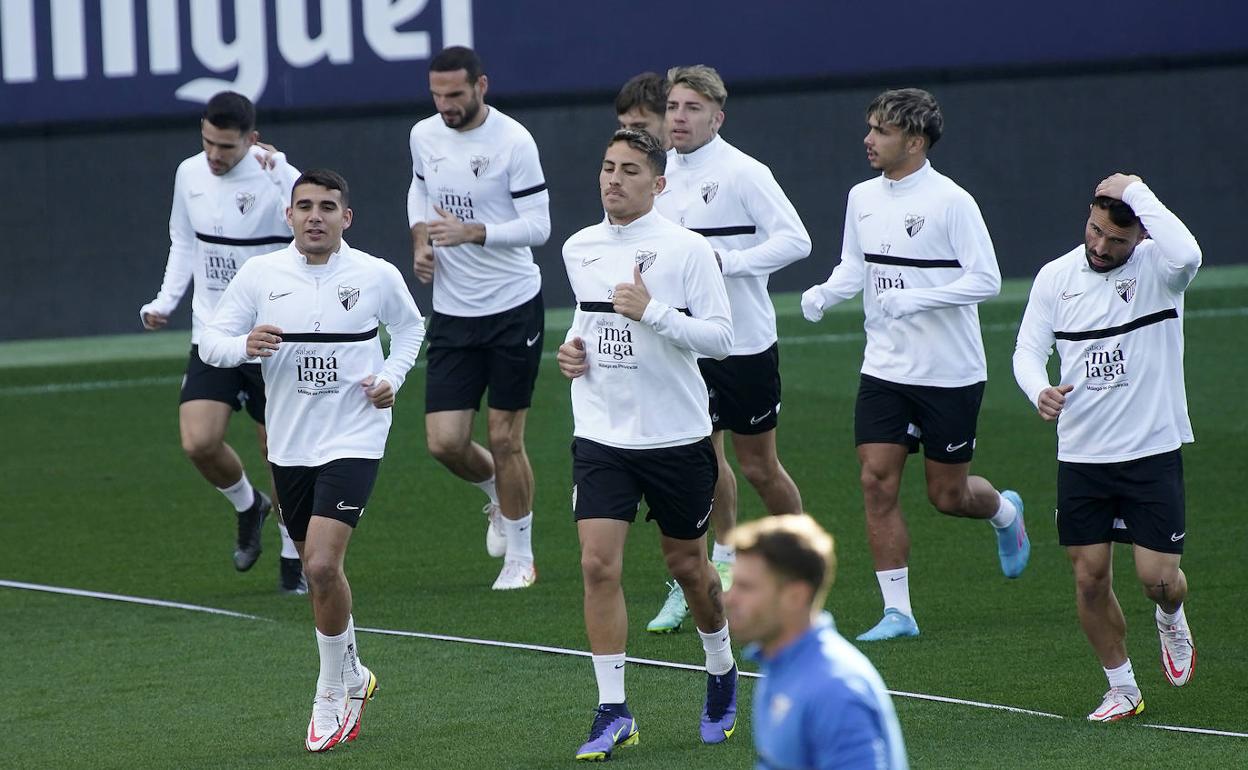 Un grupo de malaguistas, en el entrenamiento de este miércoles. 