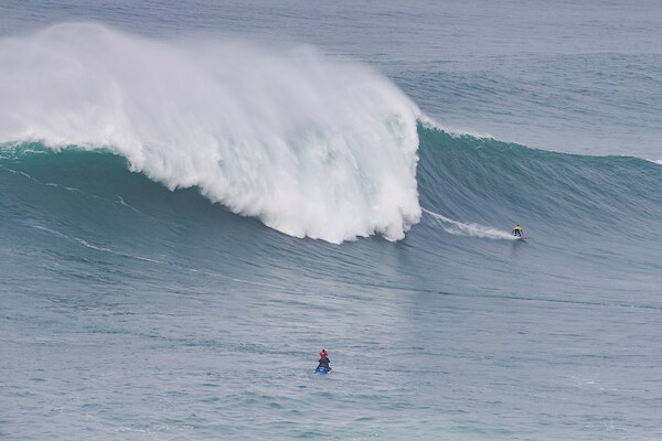 Fotos: Lucas Chianca and Maya Gabeira, triunfadores en las olas gigantes de Nazaré