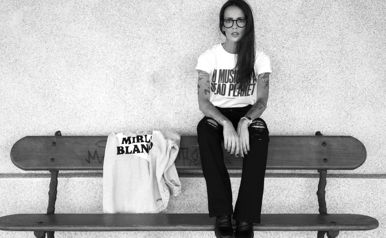 Vega, en una foto de promoción de 'Mirlo Blanco'.