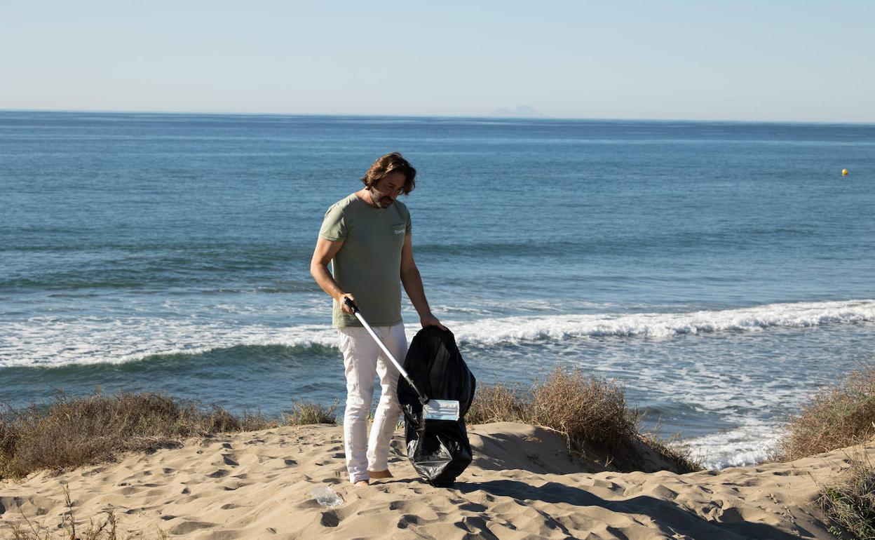 Ecomarb quiere recuperar el plástico de la naturaleza en Marbella y darle una segunda vida
