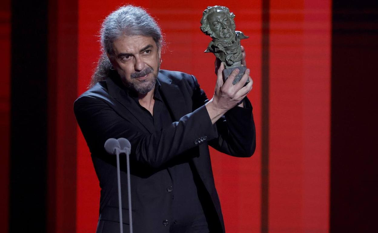 Fernando León de Aranoa, con el premio al guion. 