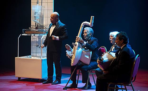 Imagen principal - Distintos momentos del espectáculo. 