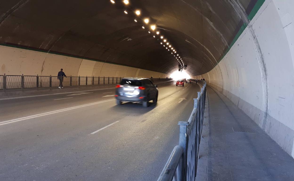 Uno de los dos carriles hacia el Parque serán suprimidos para ensanchar la acera. 