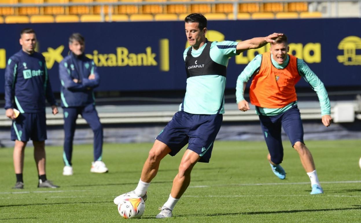 Luis Hernández, en un entrenamiento reciente con el Cádiz.