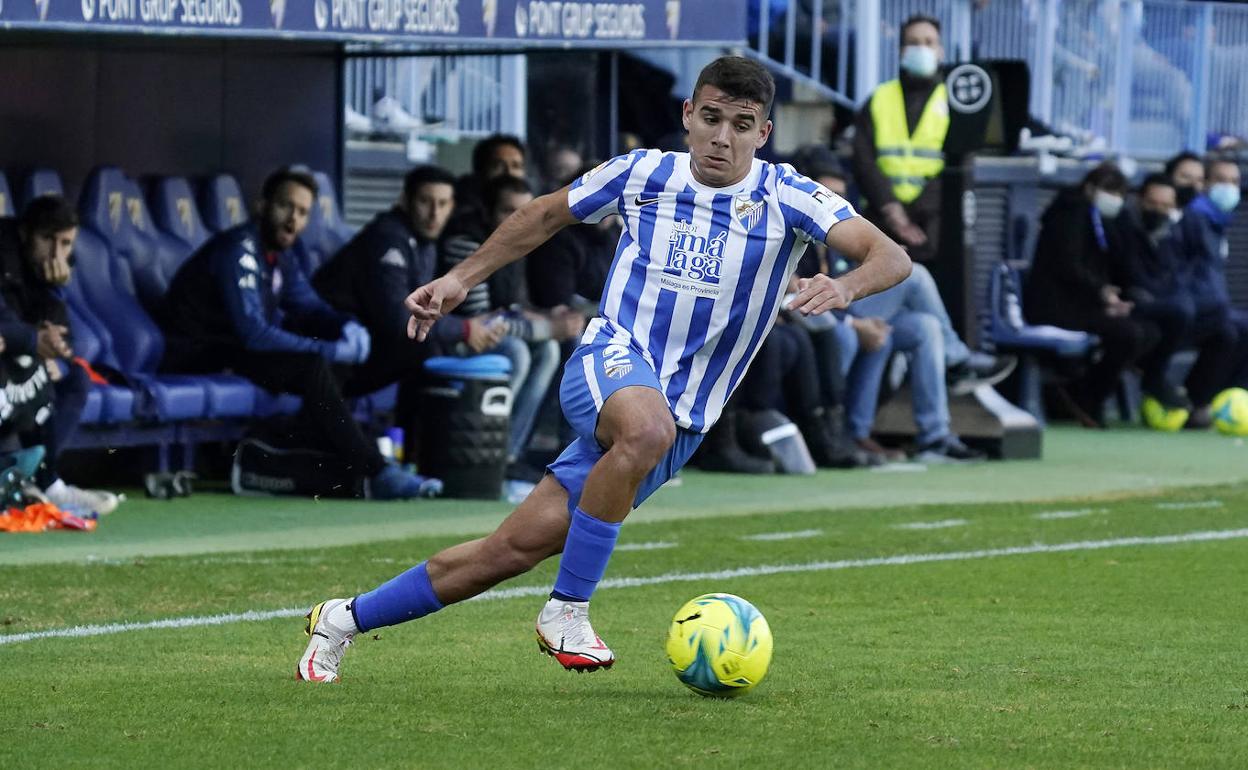 El jugador del Málaga, Víctor Gómez, en un partido en La Rosaleda.