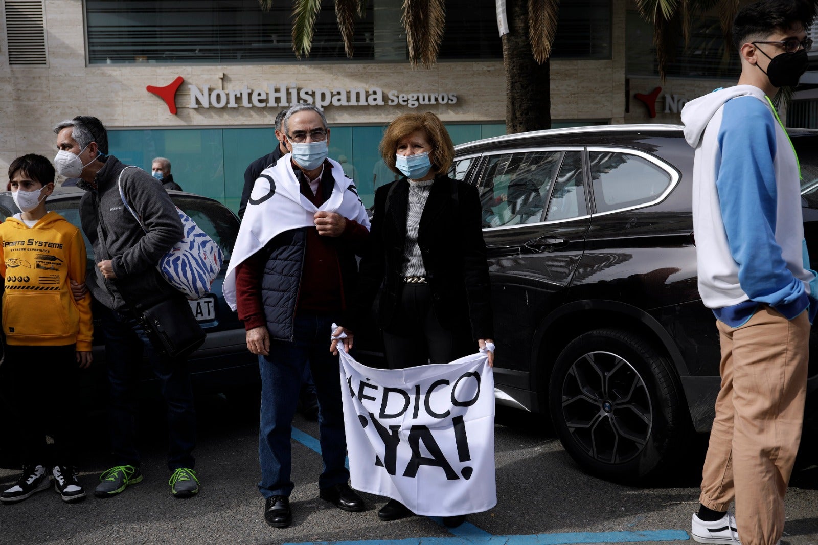 Una marcha recorre las calles del Centro con presencia de los sindicatos, colectivos y partidos políticos para denunciar la gestión sanitaria de la Junta 