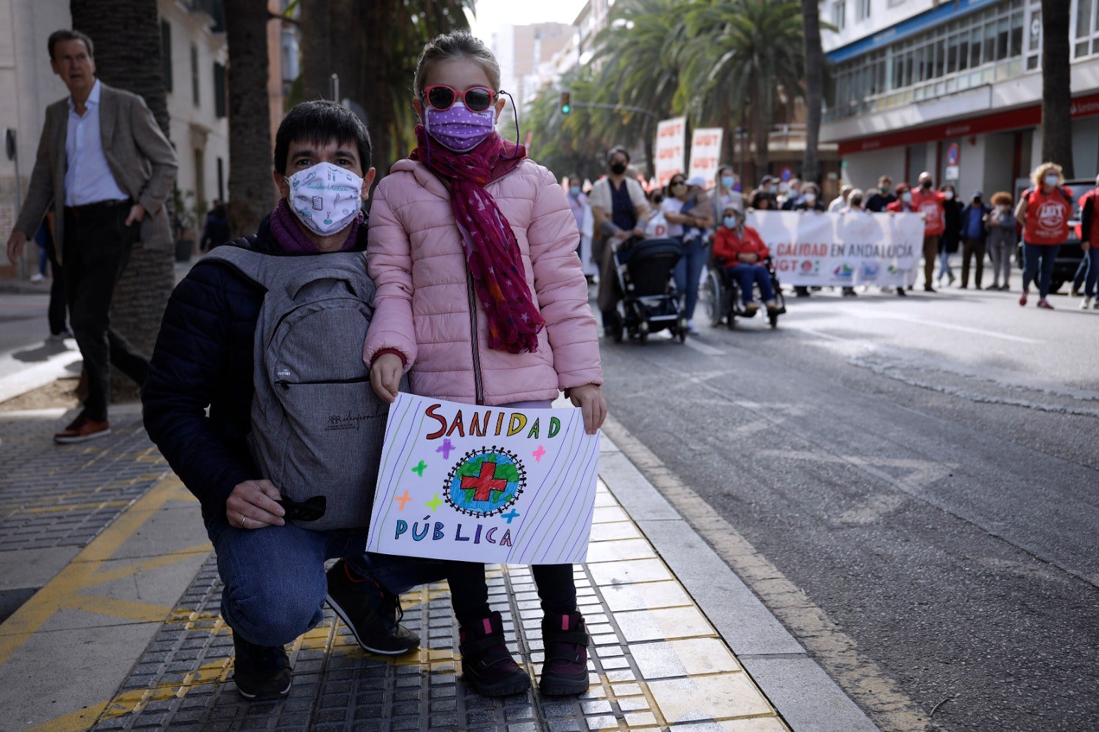 Una marcha recorre las calles del Centro con presencia de los sindicatos, colectivos y partidos políticos para denunciar la gestión sanitaria de la Junta 