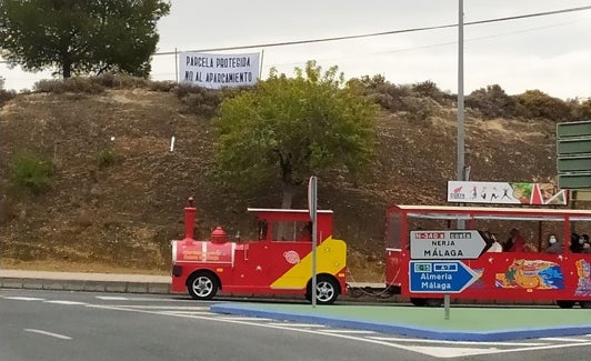 Imagen de la pancarta instalada por la plataforma, retirada en apenas tres horas. 